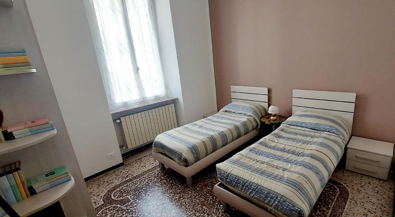 Ca' Mariuccia. Appartamento A Un Passo Dal Mare Savona Bagian luar foto